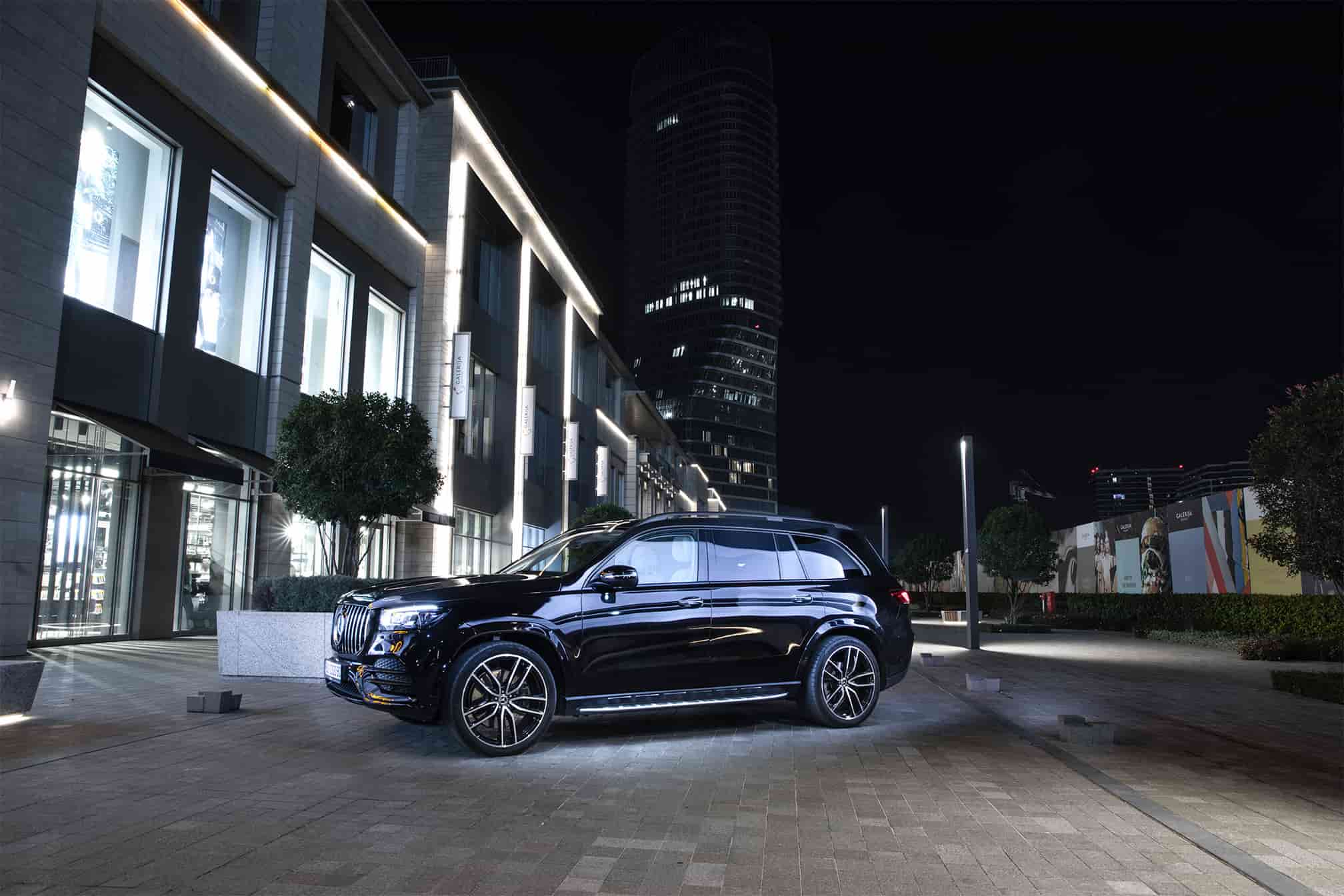#nivo-caption1-1 Mercedes GLS In Front Of The Galeria Shopping Mall