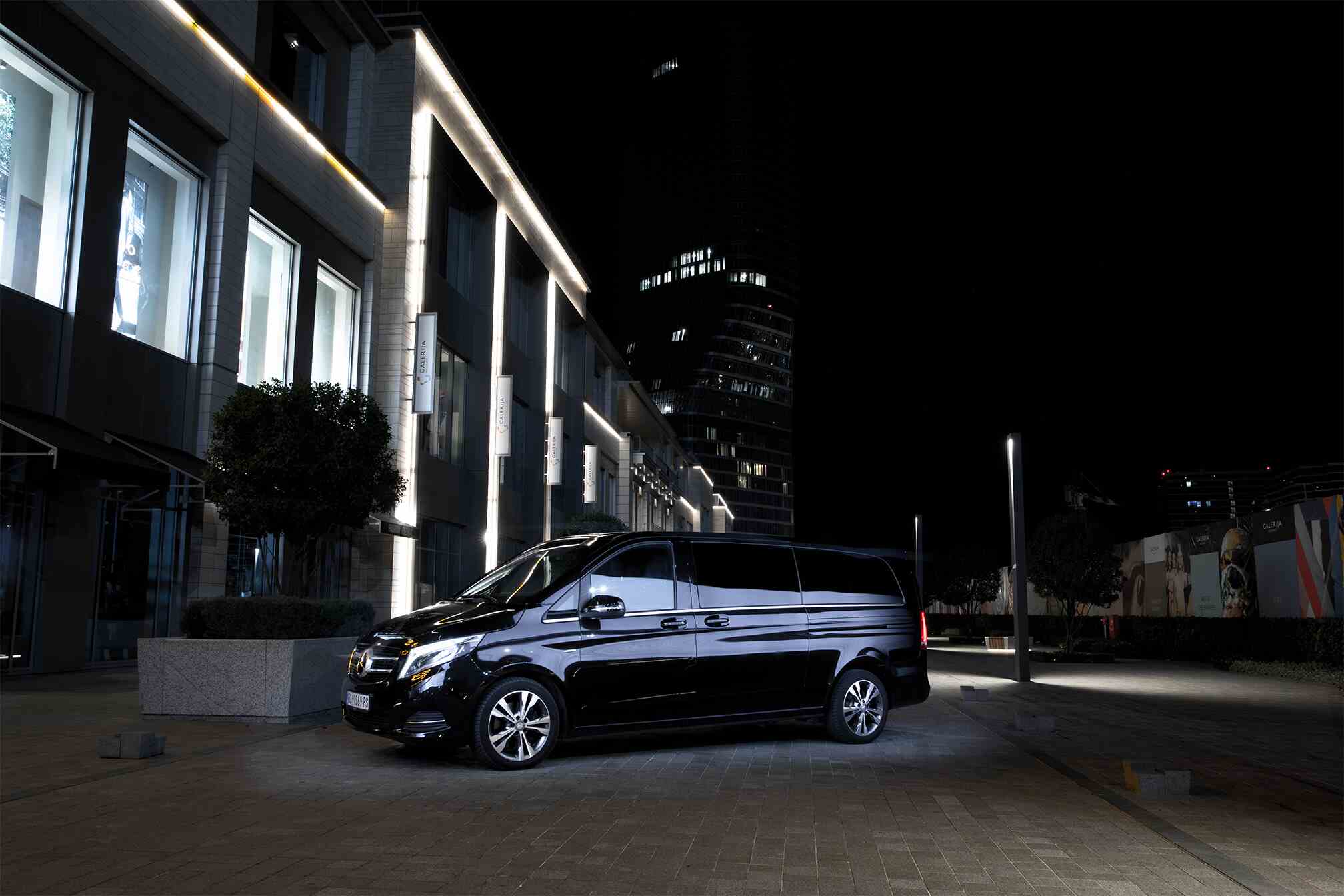 Mercedes V Class In Front Of The Galeria Shopping Mall