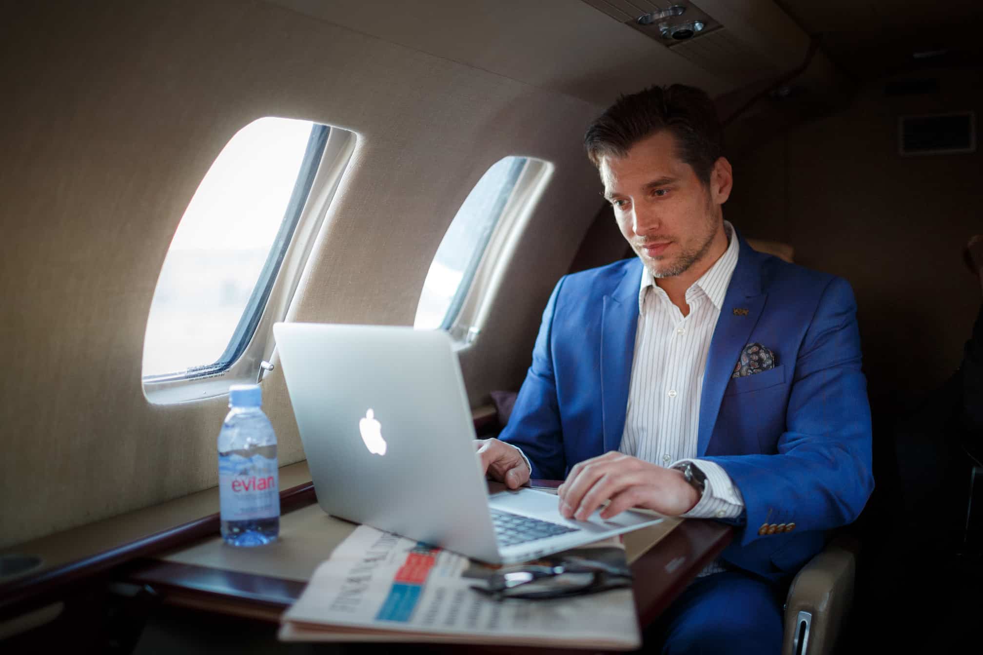 #nivo-caption1-4 Business Client With Laptop In Airplane Cesna 525