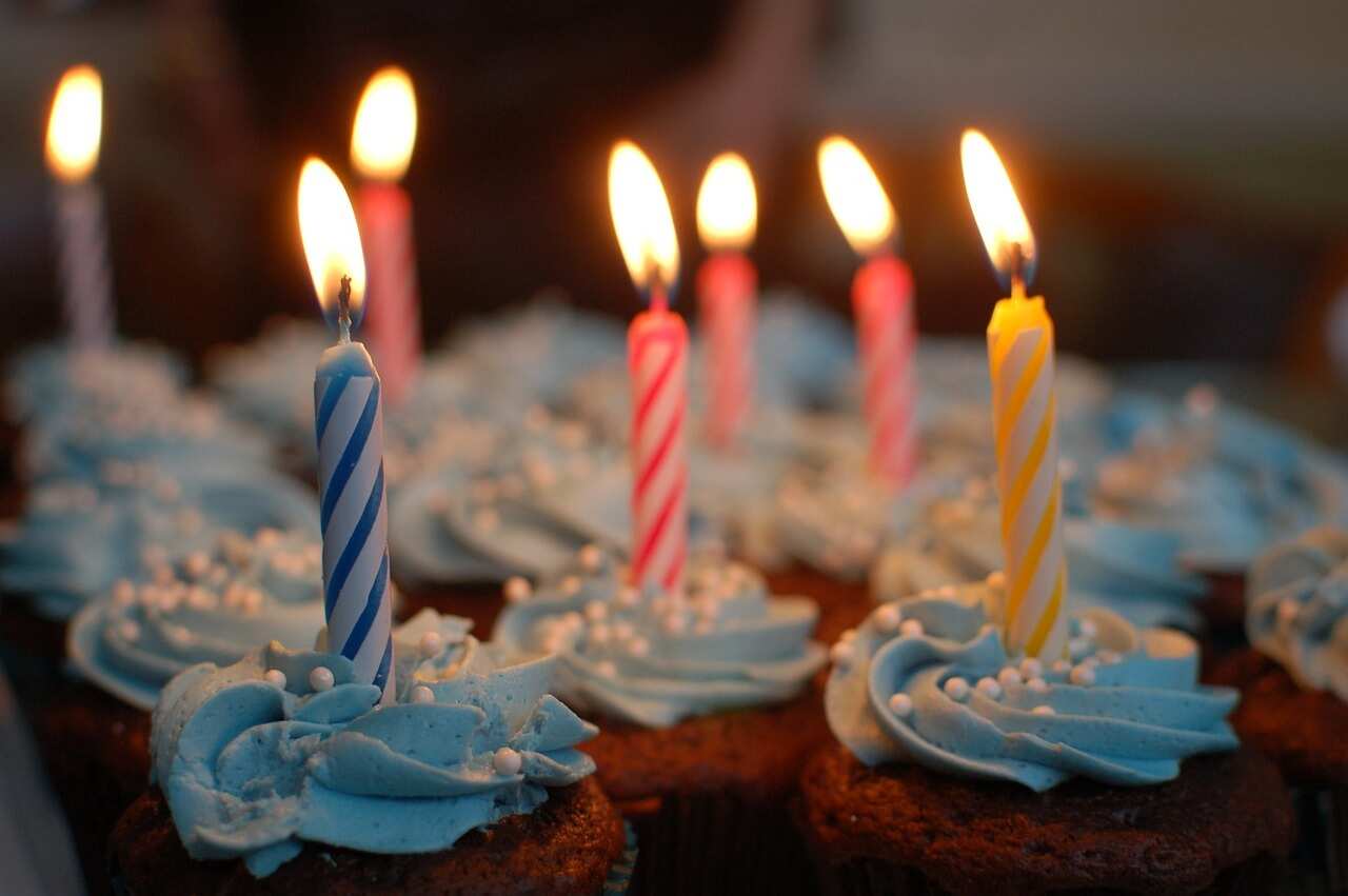 Birthday candles cupcakes
